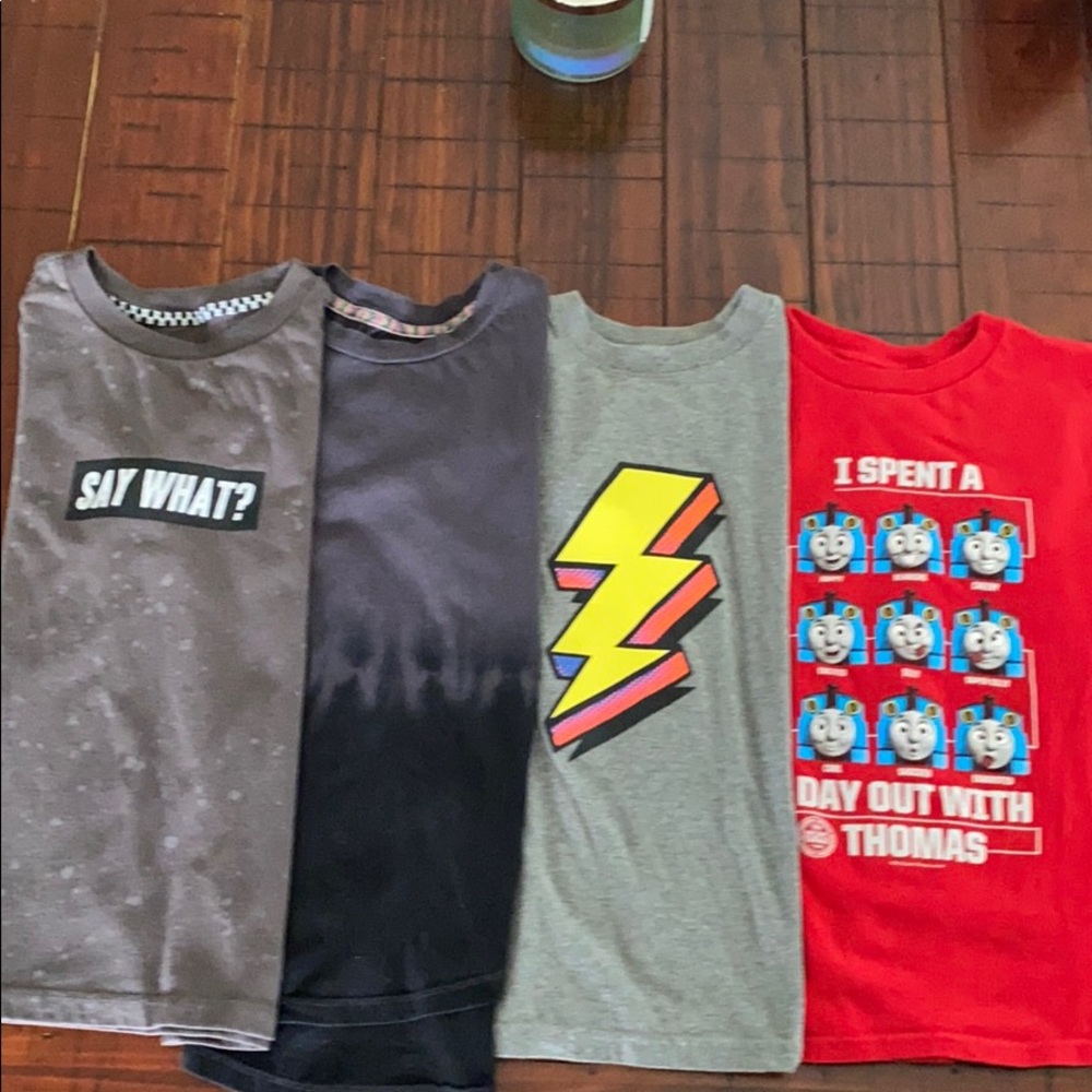 Bundle of 4 boys shirts sizeS(6/7)